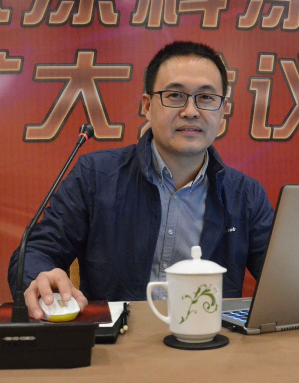 藝術(shù)涂料涂裝分會(huì)秘書(shū)長(zhǎng)梁海生