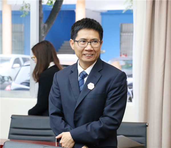 集團(tuán)董事會副主席曹樹潮致辭